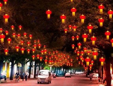 节日亮化 华灯溢彩扮靓城市夜景